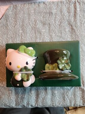 Hello Kitty Green Shamrock Ceramic Set